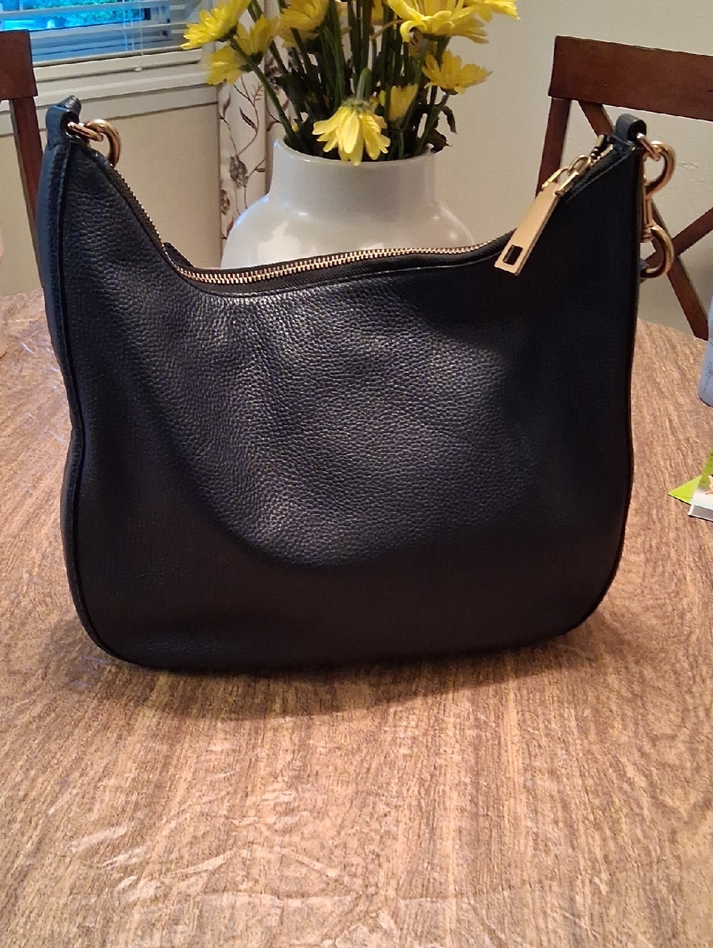 Marc Jacobs Navy Pebbled Leather Shoulder Bag with Gold Hardware - Picture 9 of 16